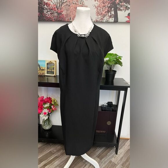 H&M Women’s  Plus Sheath Dress Cap Sleeve Round Neck With Details Size 2XL - Picture 1 of 15